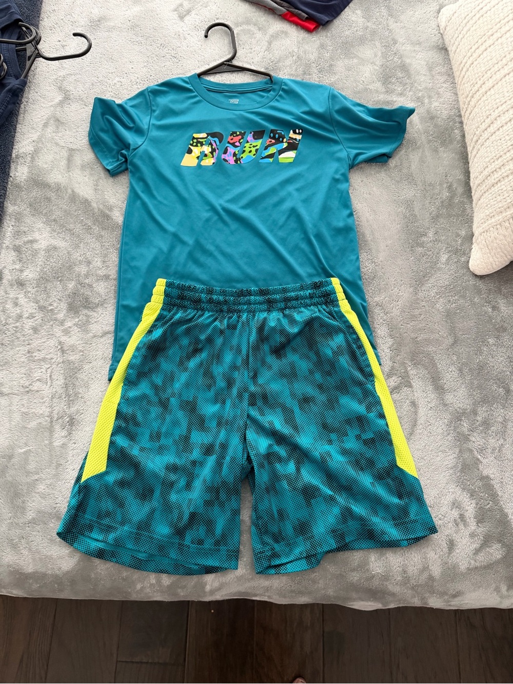 🔥5 for $25 Tek Gear Boys 2-Piece Dry Tek Athletic Set Shirt & Shorts Blue Size L